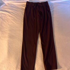 lululemon On the Fly pant color Black Cherry Size 2